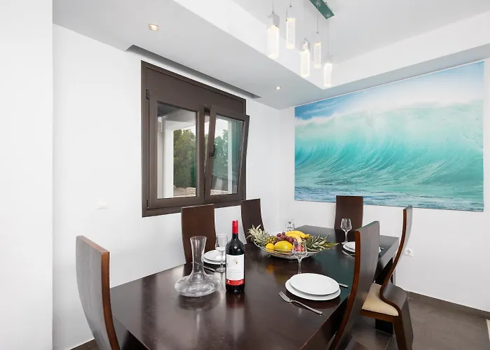 Villa Lahania Βίλα *